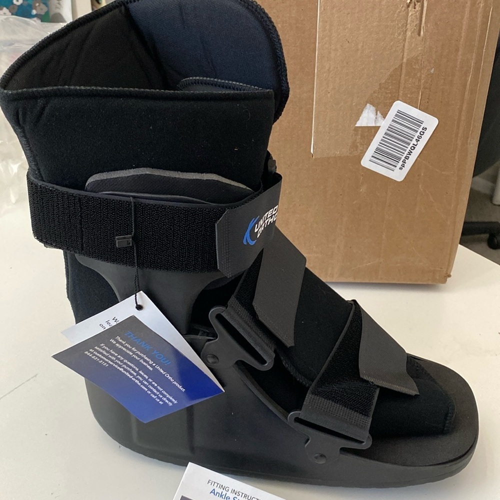 United Ortho Short Air Cam Walker Fracture Boot Fits Left or Right XL NWT